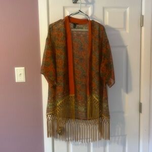 Women’s short sleeved shawl